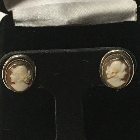 Antique circa 1900 cameos. Ivory tone silhouette - Picture 1 of 7